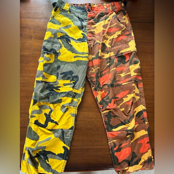 ZUMIEZ || Half Orange Half Yellow Camo Cargo Pants - Picture 3 of 4